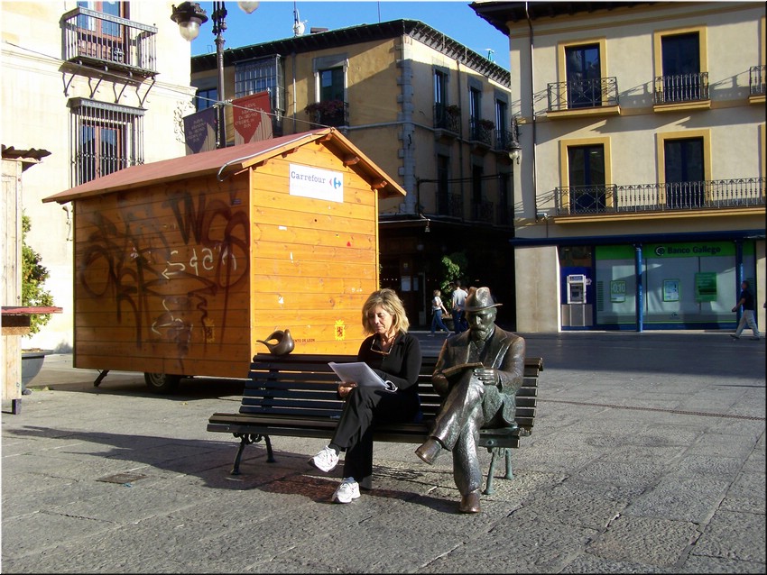 003-Leon - Acpmpañando a Gaudi -K412.JPG