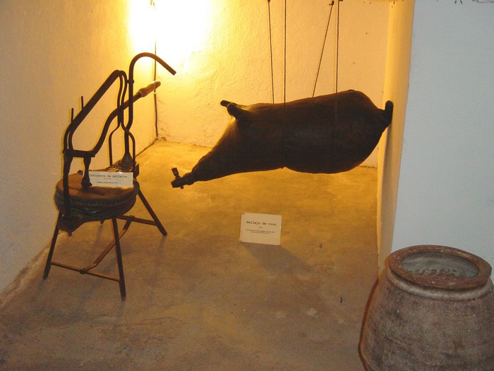 Museo-Vino-08-Insufladora-Pellejos-3934.JPG