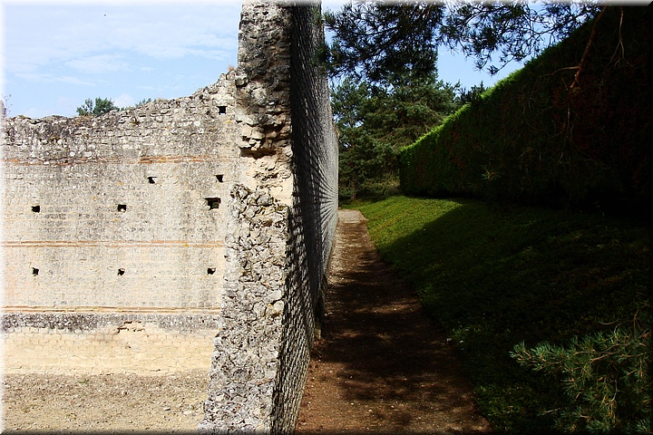08100 Thesee - Ruinas romanas.JPG