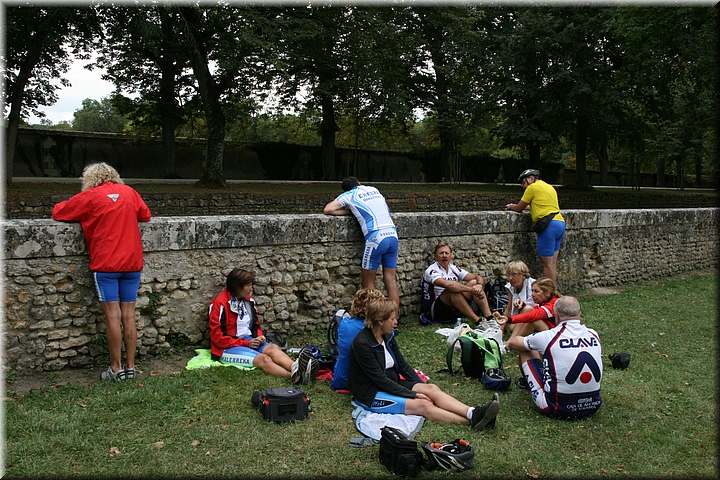 08500 Almuerzo junto a Cht Chenonceau.JPG