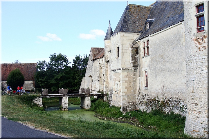 12600 Chateau Chemery.JPG