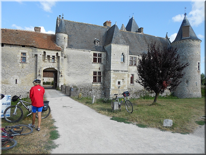 12701 Chateau Chemery.JPG