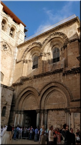 5-23-Iglesia del Sto Sepulcro- la famosa escalera.jpg